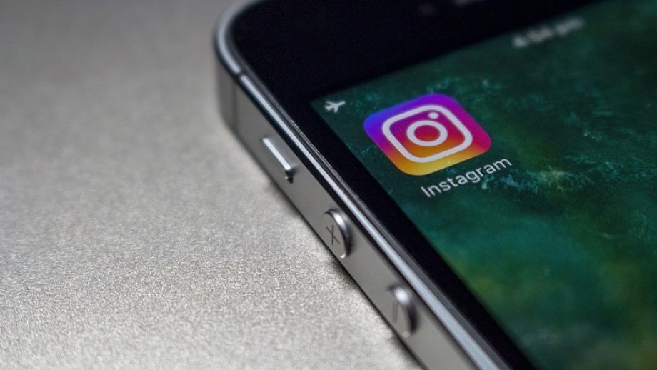 Instagram Explained in 14 Points: the Place to Share Photos, Videos & Messages With Friends & Family