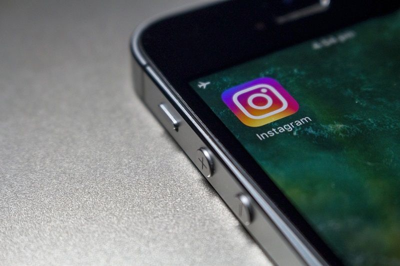 Instagram Explained in 14 Points: the Place to Share Photos, Videos & Messages With Friends & Family