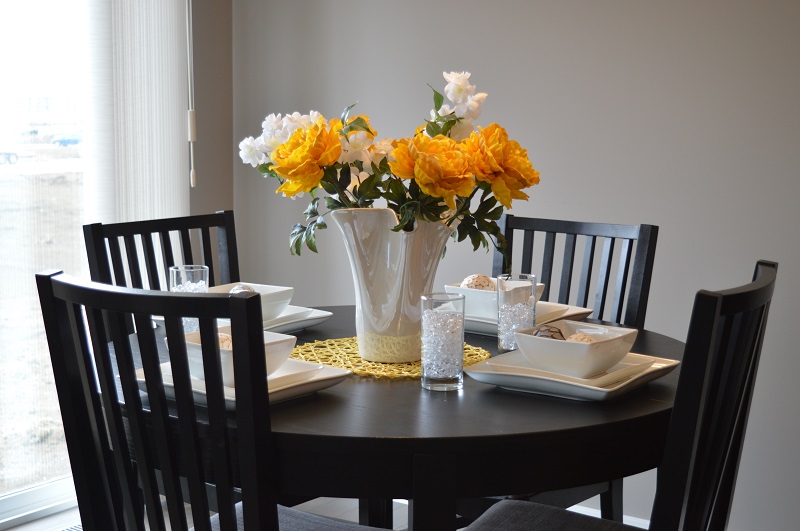 10 excellent tips on how to organize and decorate your dining room
